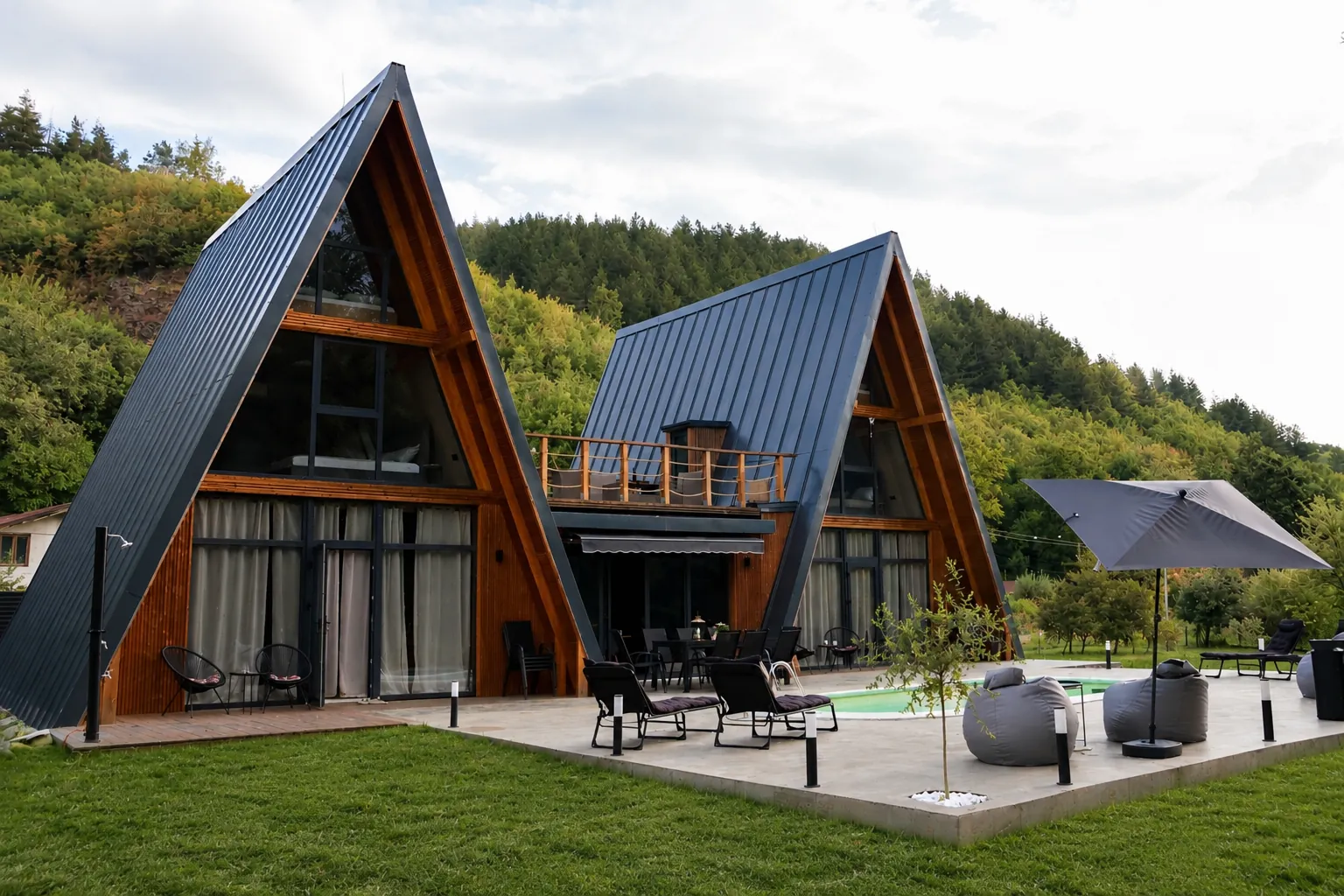 Двете A-frame къщи WOODRA